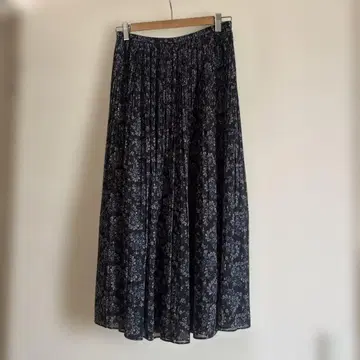 UNIQLO C 쉬폰 플리츠 스커트 M 사이즈 페이즐리 네이비