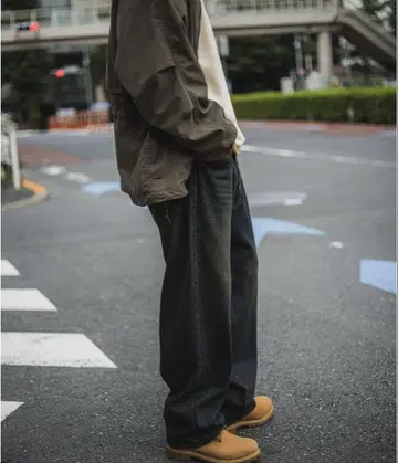 BEAMS 와이드 스트레이트 데님
