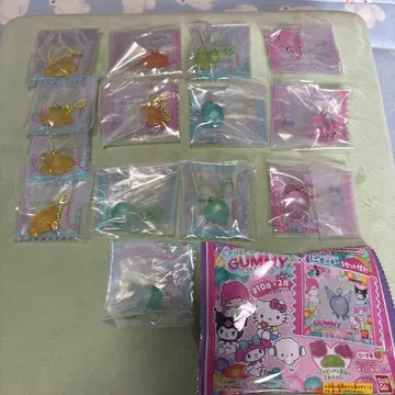 산리오 캐릭터즈 구미 참 구미 & 미니 파우치