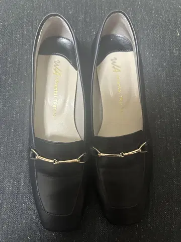 블랙 로퍼 골드 금장 장식