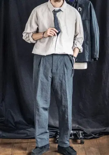 [ 새상품급 ] 컨팩트 멜란지 트윌 턱 트라우저