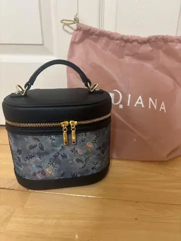 DIANA 꽃무늬 자수 숄더백 수납 가방 포함