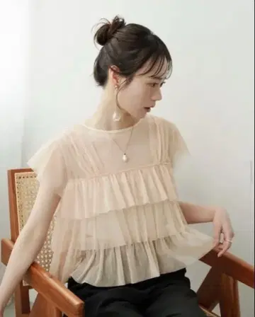 hinari 튤 프릴 프렌치 쓰리 슬리브 상의 핑크 베이지 S