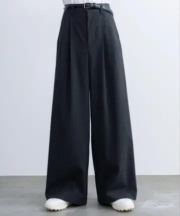 Two tuck wide straight stripe slacks
