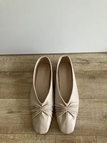 ANTIQUE APPAREL 베이지 개더 바부쉬 플랫슈즈 한국