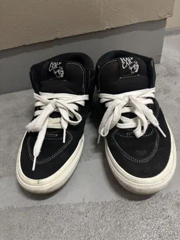 Vans 하프캡 블랙 하이컷 스니커즈