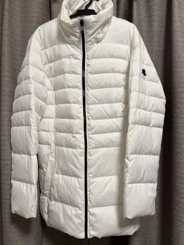 화이트 다운 자켓