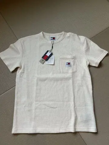 타미 힐피거 포켓 부착 T셔츠 M 사이즈 아이보리