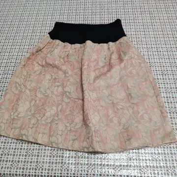 플레어 스커트 핑크 꽃무늬 무릎 기장