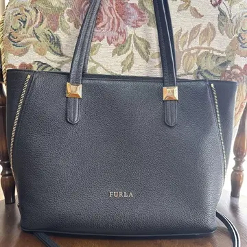 FURLA 블랙 가죽 토트백