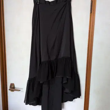 아비에타주 프릴 장식 블랙 롱 스커트