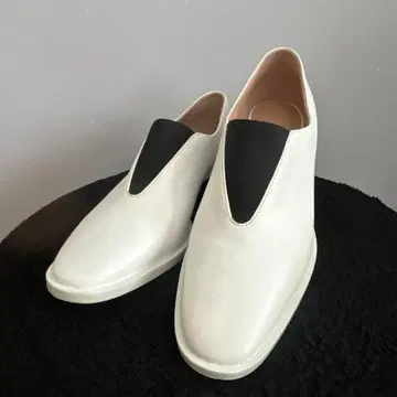새상품급 스포츠 맥스 23.5cm 로우힐 펌프스 소프트 가죽