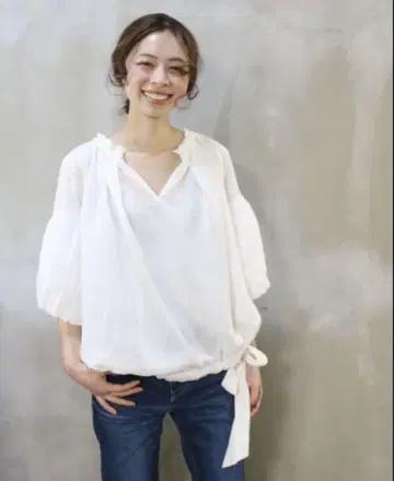 허그아워 린넨 벌룬 슬리브 블라우스