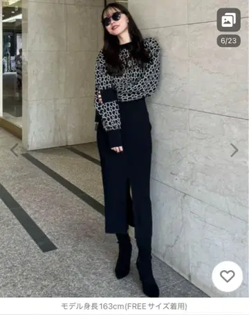 R 모노그램 니트 원피스 리엔다
