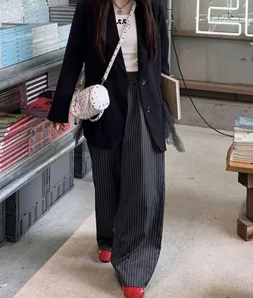 스트라이프 턱 와이드 슬랙스