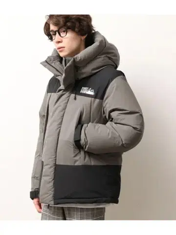 FIRST DOWN 후드 부착 다운 자켓 차콜 그레이