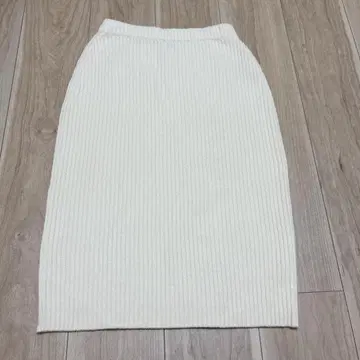 에스카다 스커트 리브 화이트 XS 타이트 무지 작은 사이즈 성인 고급