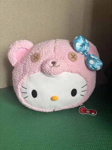 헬로키티 곰 모양 쿠션