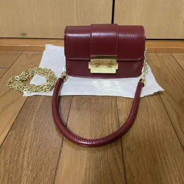 버건디 숄더백 골드 금장 장식