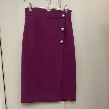 핑키앤다이안 무릎 기장 스커트