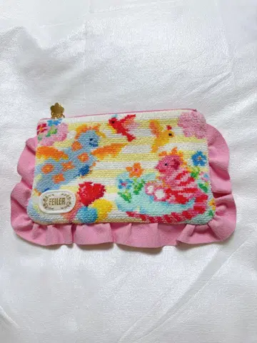 체스티 페이러 콜라보 파우치