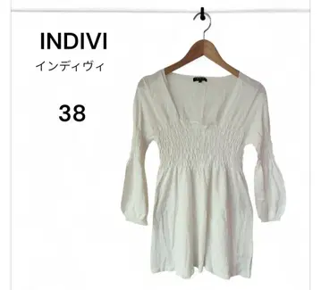 INDIVI 화이트 스퀘어넥 니트 셔링 상의 스모킹 디자인