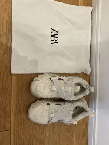 ZARA 자라 오픈 테크니컬 스니커즈 알갱이 37 에크루