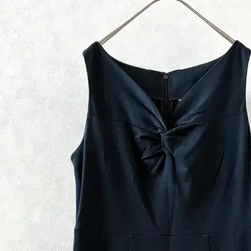 Banana Republic 무릎 기장 원피스 타이트 슬리브리스 V넥
