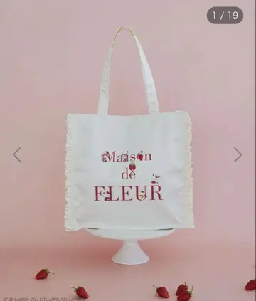 Maison de FLEUR x 산리오 딸기신문 토트백 아이보리
