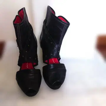 1개월 한정 판매! BARNEYS, MANA 더블 네임 오픈토 부츠