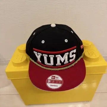 YUMS 스냅백 캡 9FIFTY 블랙 레드