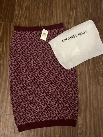 새상품 미사용품 택 포함 MICHAEL KORS 버건디 타이트 스커트