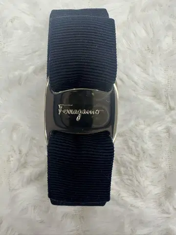 Salvatore Ferragamo 페라가모 네이비 헤어 클립