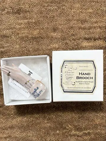 arii momoyo pottery HAND BROOCH 브로치