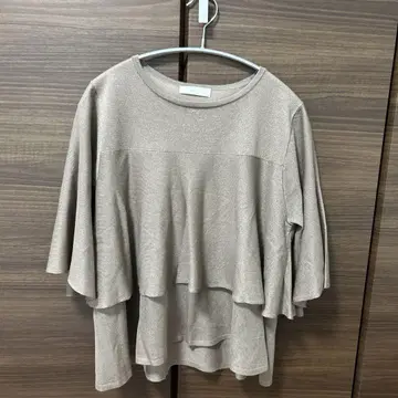 anySiS 라메 믹스 베이지 플레어 슬리브 상의