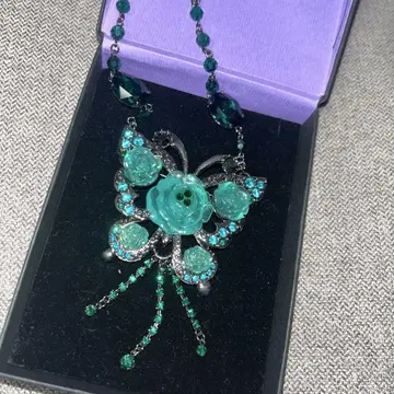 ANNA SUI 에메랄드 그린 버터플라이 목걸이
