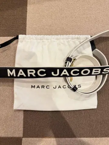MARC JACOBS 스트랩 블랙 화이트