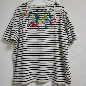 Dot and Stripes 꽃 자수 보더 T셔츠 반팔