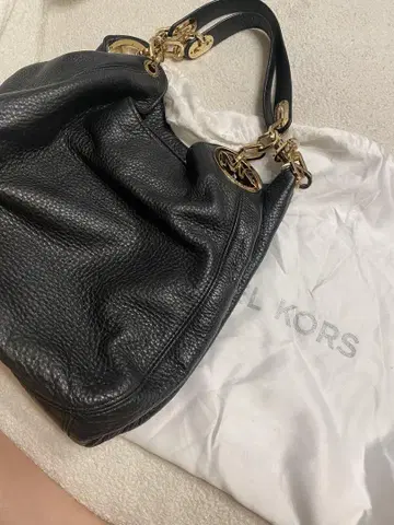MICHAEL KORS 블랙 가죽 핸드백