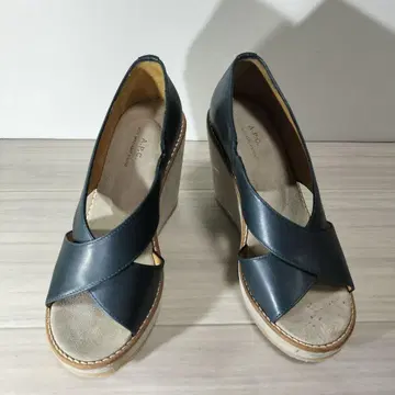 [새상품급] 아페쎄 A.P.C 통굽 샌들 35 22.5cm