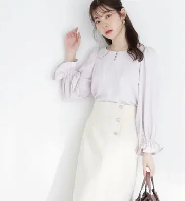 PROPORTION BODY DRESSING 슬릿 펄 블라우스