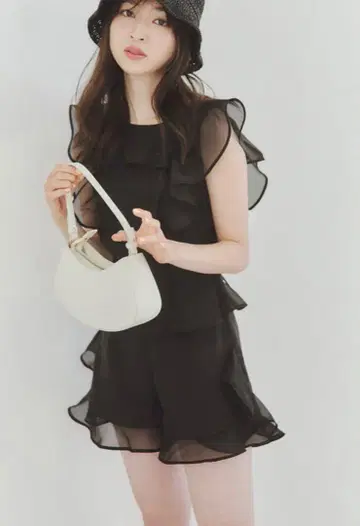 SNIDEL 오간 프릴 블라우스 오간 프릴 숏 팬츠 셋업
