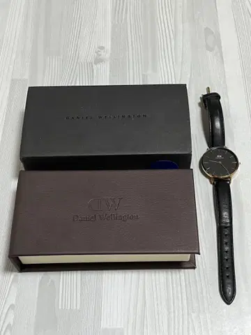 Daniel Wellington 아날로그 시계 블랙 가죽