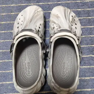 Crocs 그레이 클로그 샌들 스트랩 포함