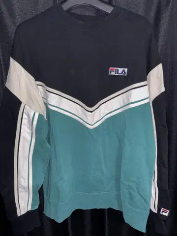 FILA V 절개 디자인 트레이닝복 F BTS 김태현