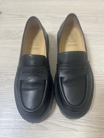 ARTESANOS 블랙 코인 로퍼