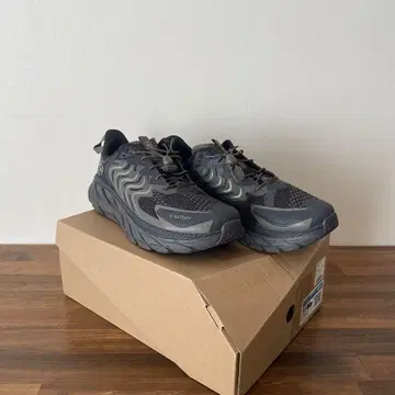 호카 오네 오네 Satisfy 러닝 클리프턴 LS