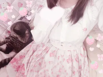 [ 완판템 ] 레어 LIZLISA 크로스 꽃무늬 점프 스커트