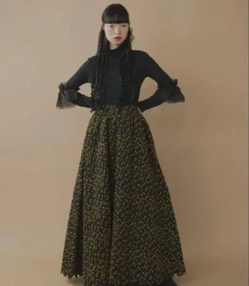 perna 플라워 자카드 스칼럽 스커트