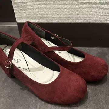 와인 레드의 힐